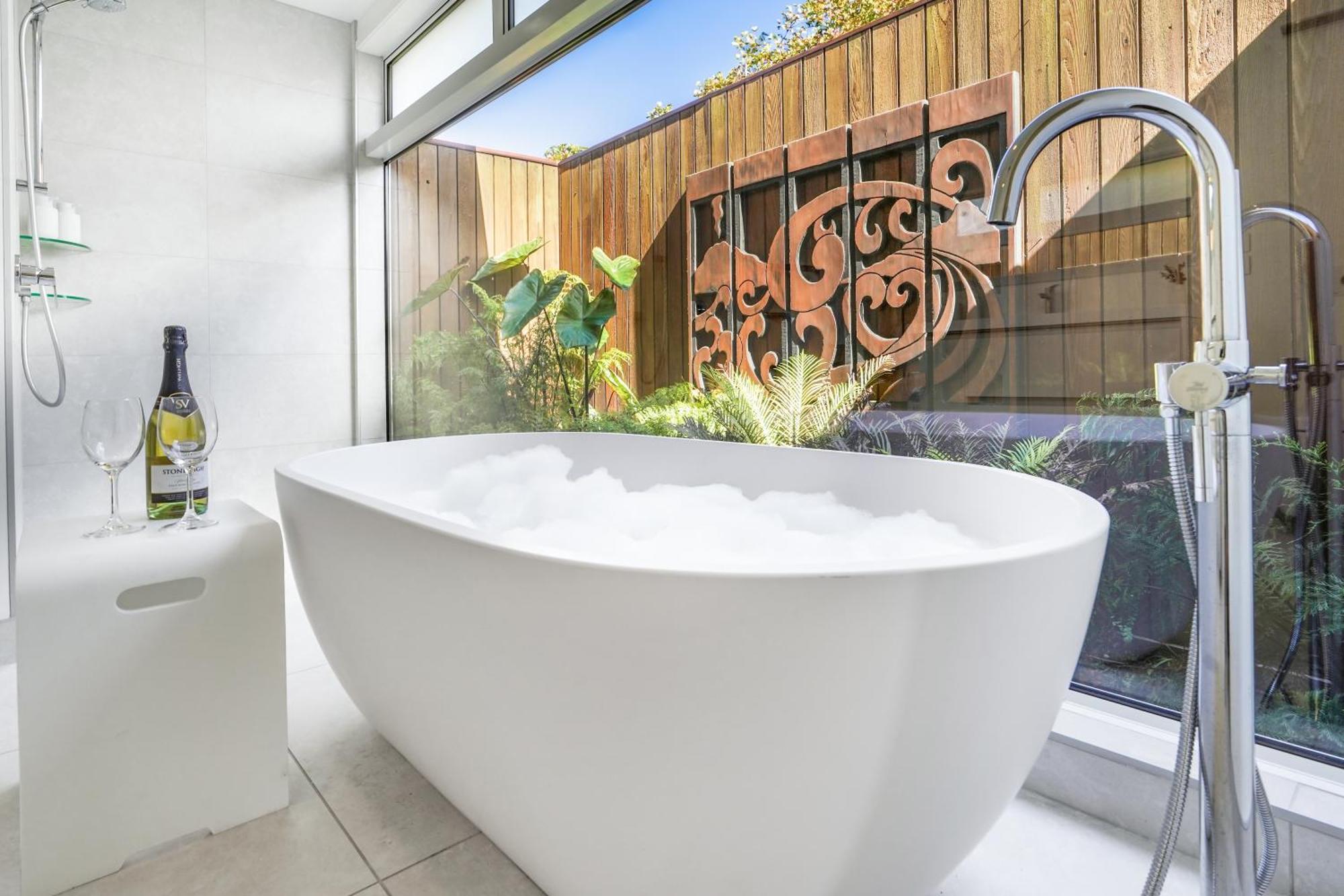 River View Retreat, Luxury & Central - By Kosh Bnb Hamilton Exterior photo